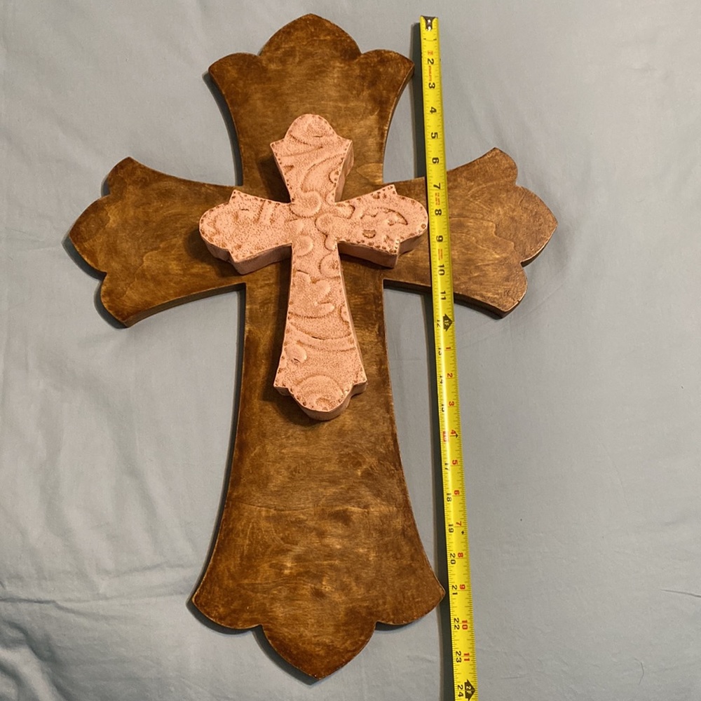 Wood and pink cross - Picture 4 of 9